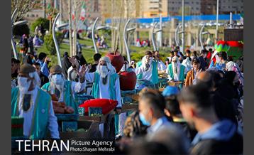 گردهمایی بزرگ عروسک‌های نوروزی در دریاچه شهدای خلیج فارس 14