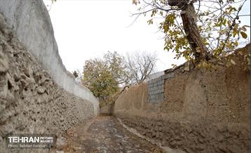 طبیعت پاییزی کوچه باغ‌های محله کن 26