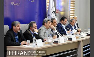 بازدید معاون اول رئیس جمهور به همراه شهردار تهران از کارخانه واگن‌سازی تهران 53