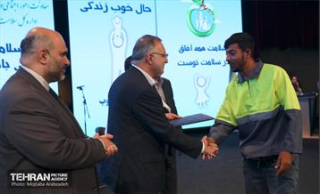 همایش تقدیر از ایثارگران سلامت