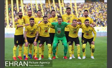 دیدار تیم های استقلال تهران و سپاهان اصفهان 1