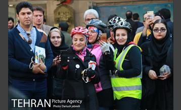 دود بدرود در ایوان انتظار 27