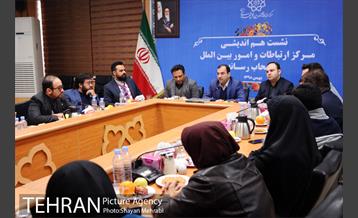 نشست صمیمانه رئیس مرکز ارتباطات شهرداری تهران با اصحاب رسانه 10