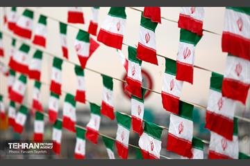 پرچم افتخار در ایام الله دهه فجر ۱۴۰۰ منطقه ۵