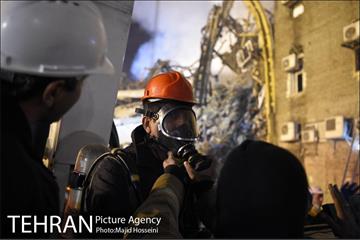 امداد رسانی شبانه در حادثه پلاسکو 15