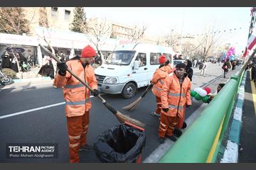 خدمات شهرداری تهران در پایان راهپیمایی ۲۲ بهمن - ۲ 12