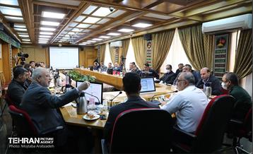 جلسه بررسی طرح بازآفرینی باغ‌راه حضرت فاطمه (س) با حضور شهردار تهران