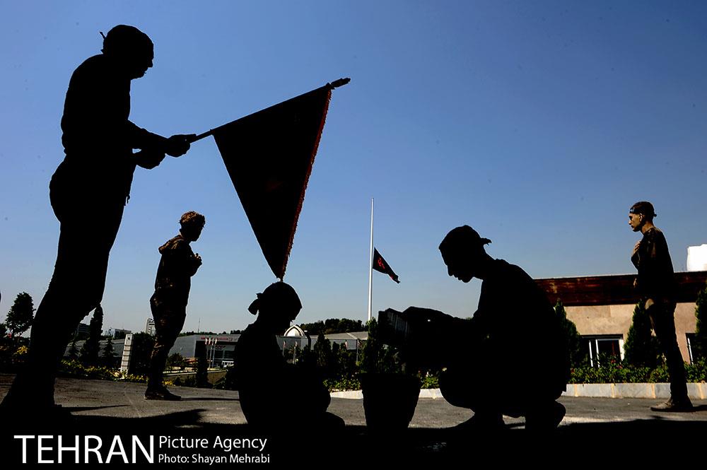 اهتزاز بزر‌گترین پرچم یا حسین (ع) 16