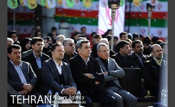 در آغاز چهلمین فجر انقلاب، آیین اهتزاز بزرگترین پرچم مقدس کشورمان با حضور شهردار تهران 38