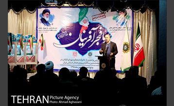 تجلیل از خانواده پنج شهید انقلاب اسلامی 1