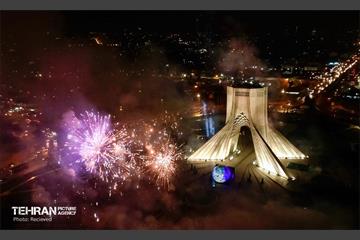 نورافشانی میدان آزادی در حمایت از تیم ملی 14