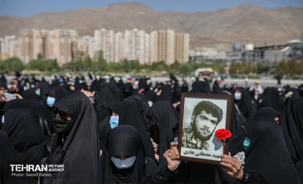 مراسم تشییع و خاکسپاری دوشهید گمنام دفاع مقدس در دریاچه چیتگر 71