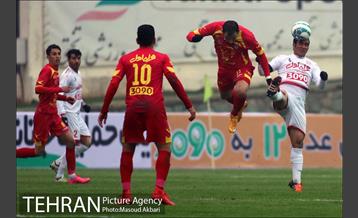 دیدار تیم های فوتبال نفت تهران و تراکتورسازی تبریز