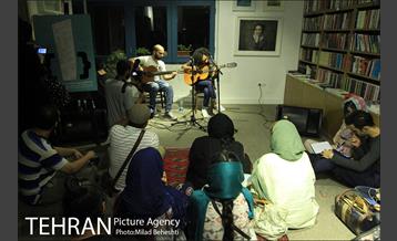 یادمان جشن یک سالگی کتاب فروشی نشرهنوز 21