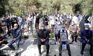 نواخته شدن زنگ دانش آموز شهید در قطعه شهدای گمنام 4