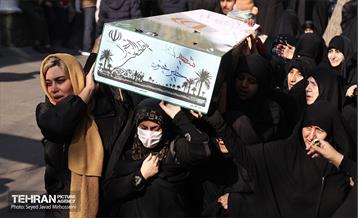 تشییع پیکرهای ۱۰۰ شهید گمنام از مقابل دانشگاه تهران 3