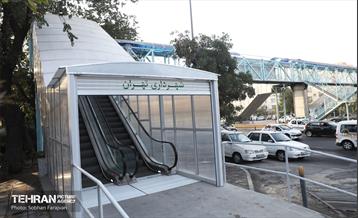 بازدید مدیرکل حوزه شهردار تهران از پروژه پل‌های مکانیزه عابرپیاده 27