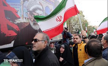 تشییع پیکر ۱۰۰ شهید مردمی و مدافع امنیت در تهران - 1 52