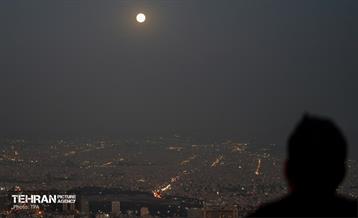ماه کامل از فراز برج میلاد