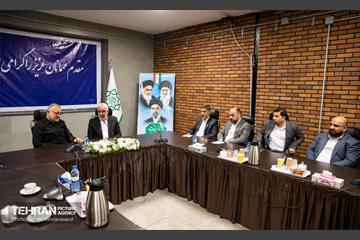 دیدار شهردار تهران با تولیت آستان علوی