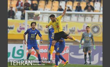 دیدار تیم های استقلال تهران و سپاهان 19