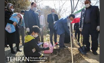 آیین بهره برداری از باغ راه شهدای مدافع سلامت 9