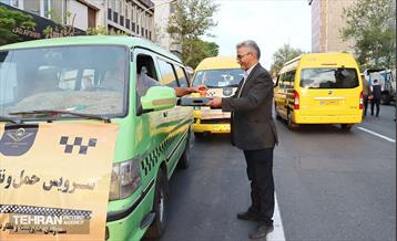 خدمت‌رسانی مواکب منطقه11 به نمازگزاران عید سعید فطر 6