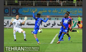 دیدار تیم های پدیده خراسان و استقلال  تهران 21