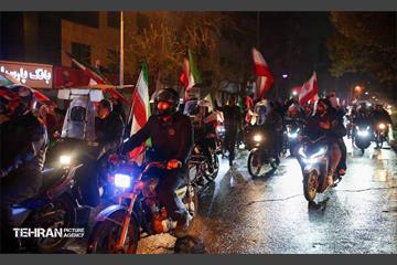 کاروان‌ موتوری و خودرویی از میدان انقلاب تا ساختمان هلال احمر تهران 35