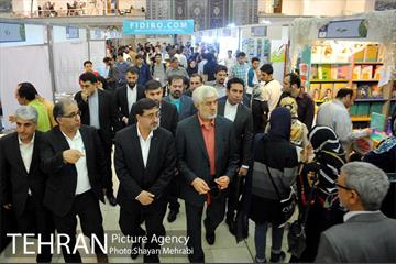 بازدید حسینی مکارم سرپرست شهرداری تهران ار نمایشگاه کتاب 14