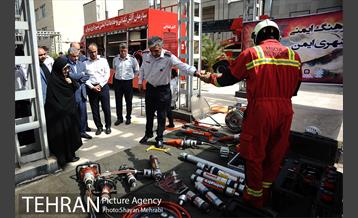 بازدید اعضای شورای اسلامی شهر از نمایشگاه آتش نشانی 32