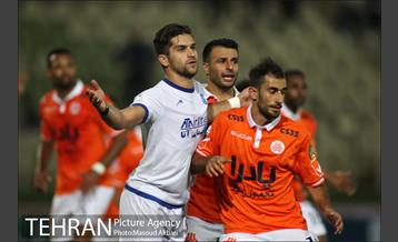 دیدار سایپا و گسترش فولاد در لیگ برتر فوتبال 21