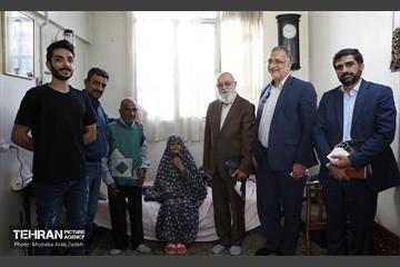 دیدار شهردار تهران با نخبگان و خانواده های شهدای منطقه 14