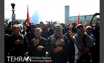 مراسم عاشورای حسینی در میدان امام حسین(ع) 6
