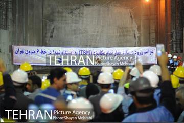 ورود دستگاه تمام مکانیزه(TBM) به ایستگاه مترو شهدا 22