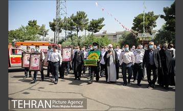 آیین پرچم گردانی حرم امام رضا در ایستگاه آتشنشانی 5