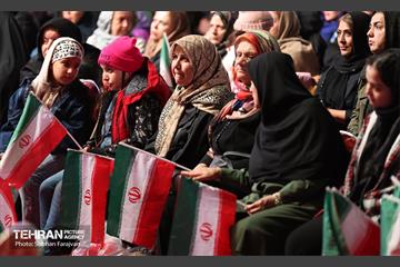 رویداد «شب ایران» در میدان انقلاب اسلامی 59