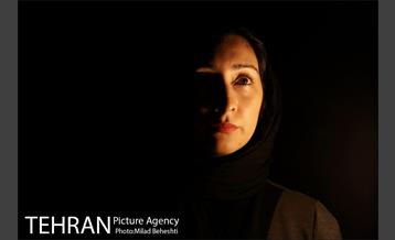 نمایش چند تکه لغزان، بر لبه سران یک وضعیت پیچان‎ 1