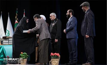 آیین تجلیل از ناشران آثار مادران و همسران شهید 8