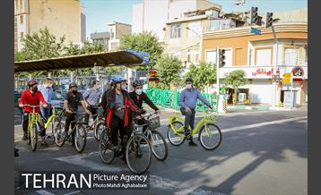 پویش سه شنبه های بدون خودرو در منطقه 8