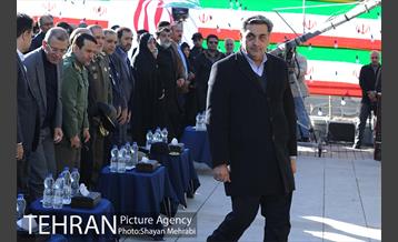 در آغاز چهلمین فجر انقلاب، آیین اهتزاز بزرگترین پرچم مقدس کشورمان با حضور شهردار تهران 17