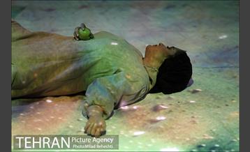 نمایش چرا که صدای تو با صدای من آشناست‎ 8