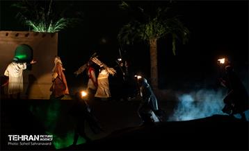 نمایش «تنهاتر از مسیح» 30