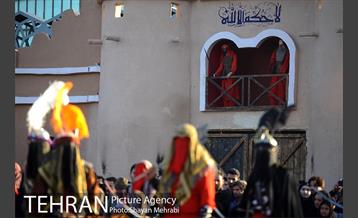 اجرای تعزیه در میدان امام حسین(ع)