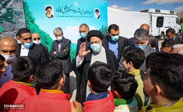 نهال کاری شهردار تهران و رئیس جمهور به مناسبت روز درختکاری 15