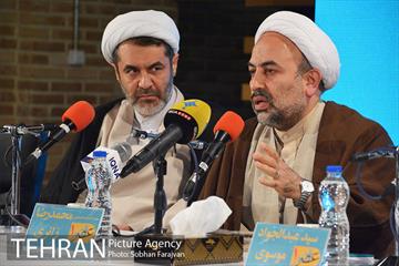نشست گفتگو و بررسی کتاب تقاطع انقلاب  7