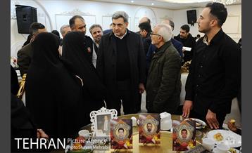 نشست صمیمانه شهردار تهران با خانواده های شهدای آتش نشان و آسیب دیدگان حادثه ساختمان پلاسکو 31