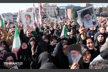 اجتماع مردم تهران در پی شهادت رهبر انقلاب - 1 52