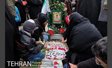 غبارروبی مزار شهدای آتش نشان باحضور خادمین حرم معصومه (س) 3