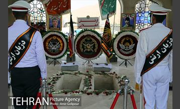 مراسم تشییع پیکر دو شهید گمنام در شهرک چیتگر 16